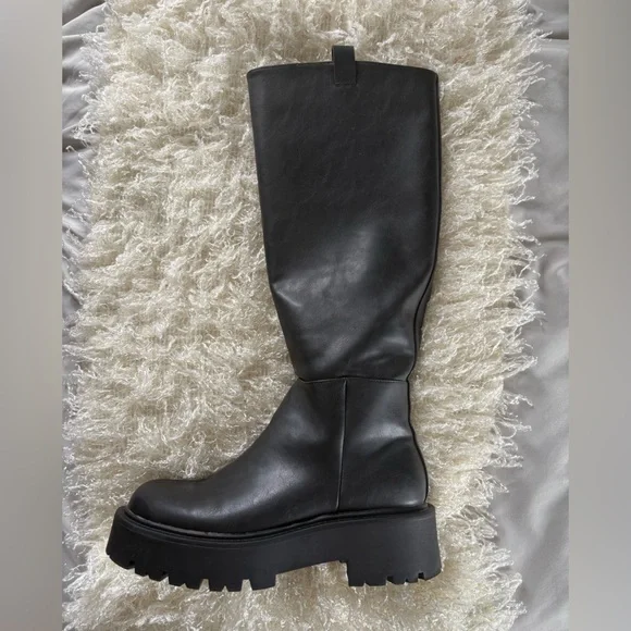 Steve Madden Boots - Picture 1 of 6